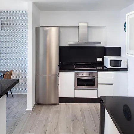 Deluxe Beachfront Malibu4 *